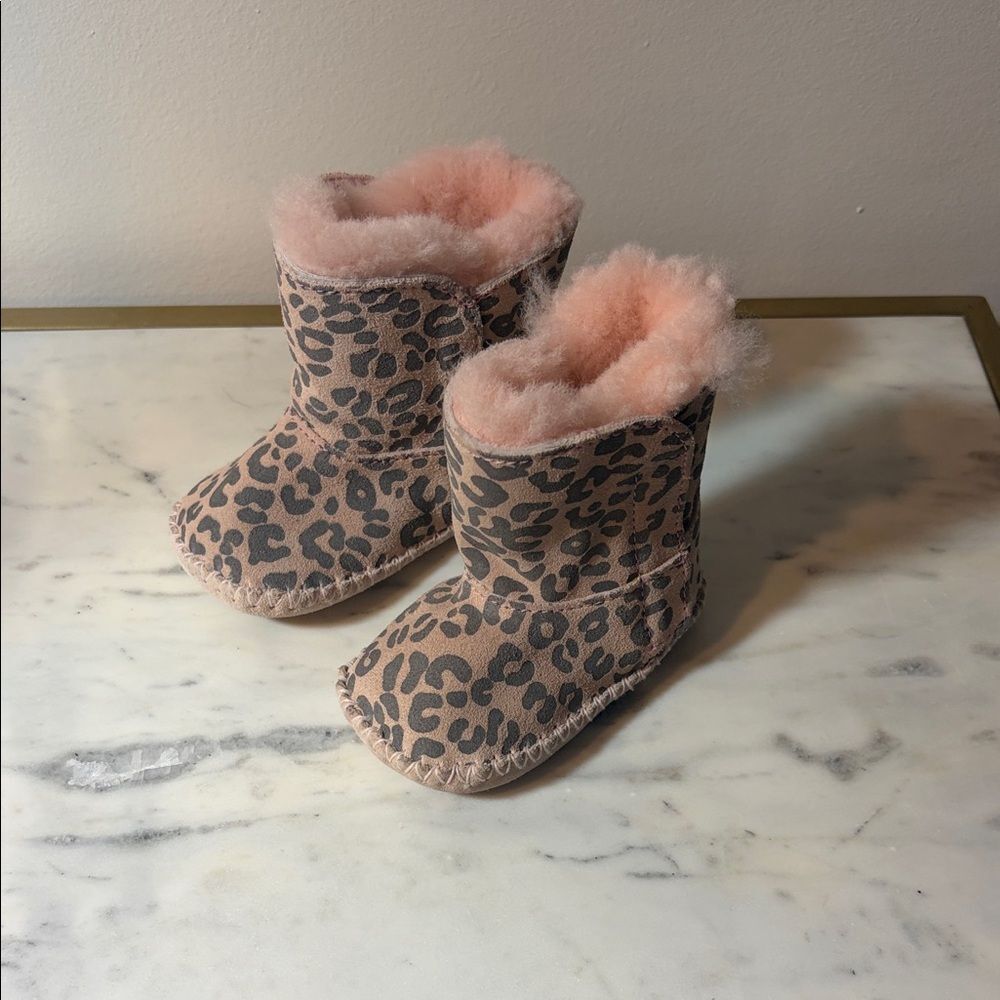 UGG Infant Cassie Leopard booties Genuine Leather and Sheepskin Infant 0/1